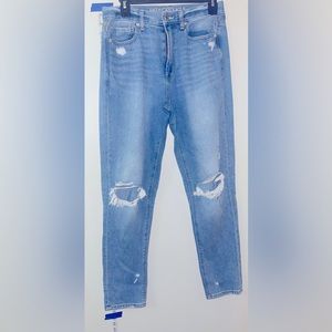 DISTRESSED AMERICAN EAGLE MOM JEANS